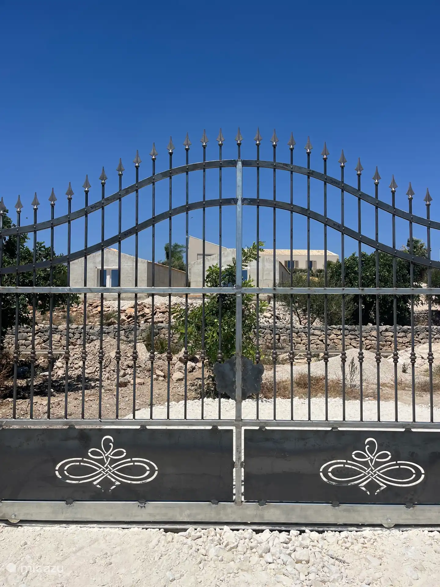 Vue de la maison depuis la route