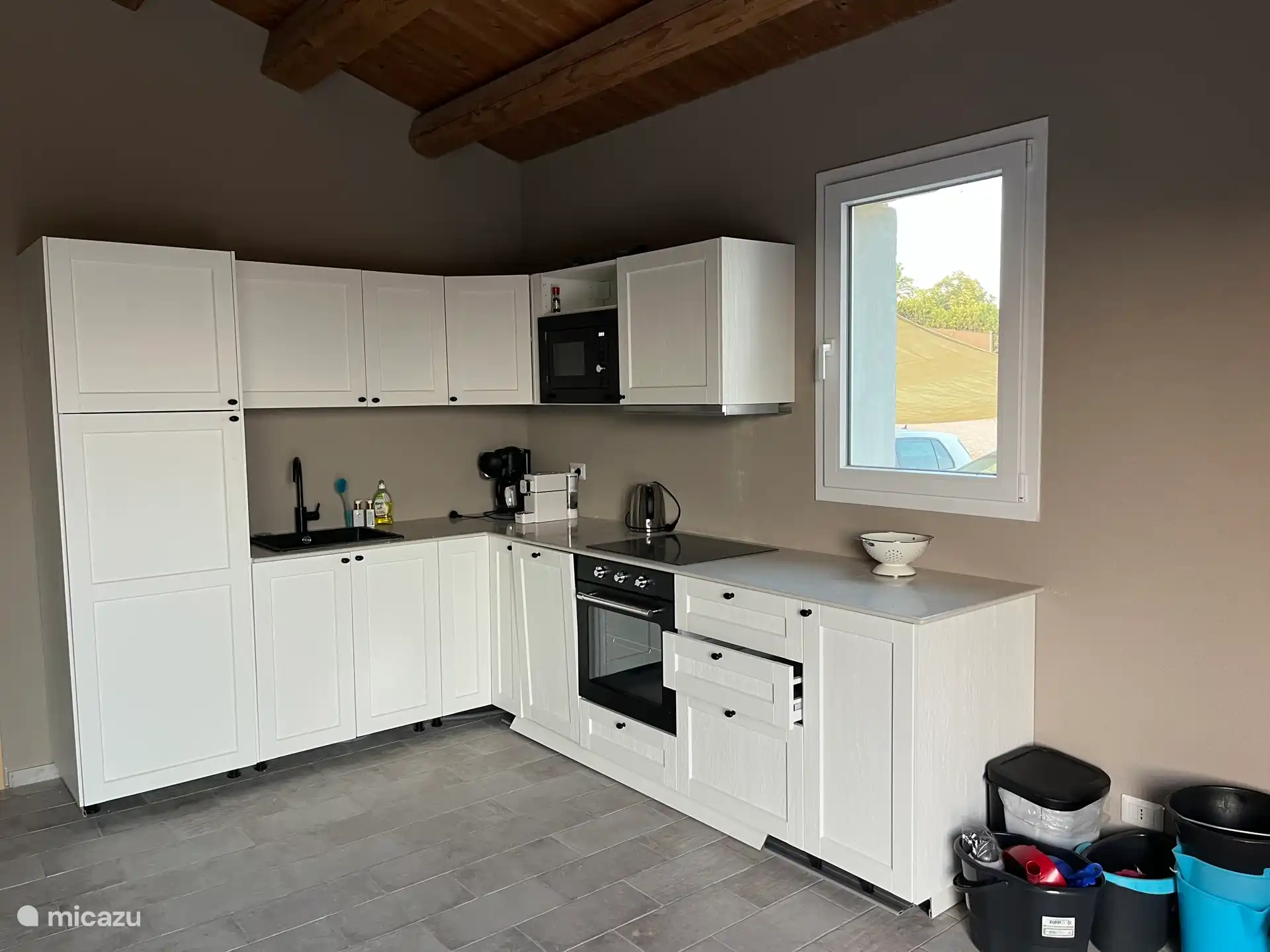 Capannone (Maison d’hôtes) : Salon avec cuisine