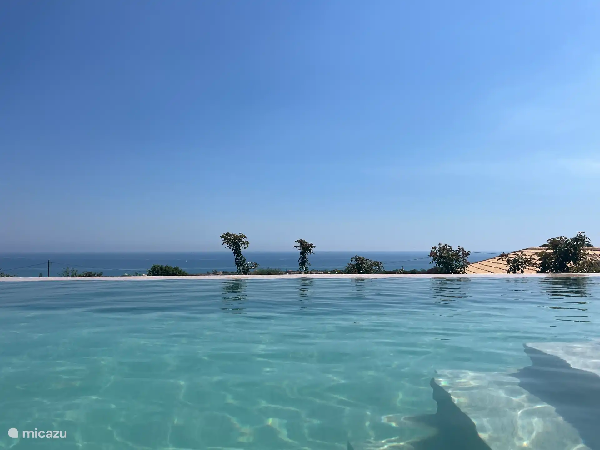 La piscine à débordement