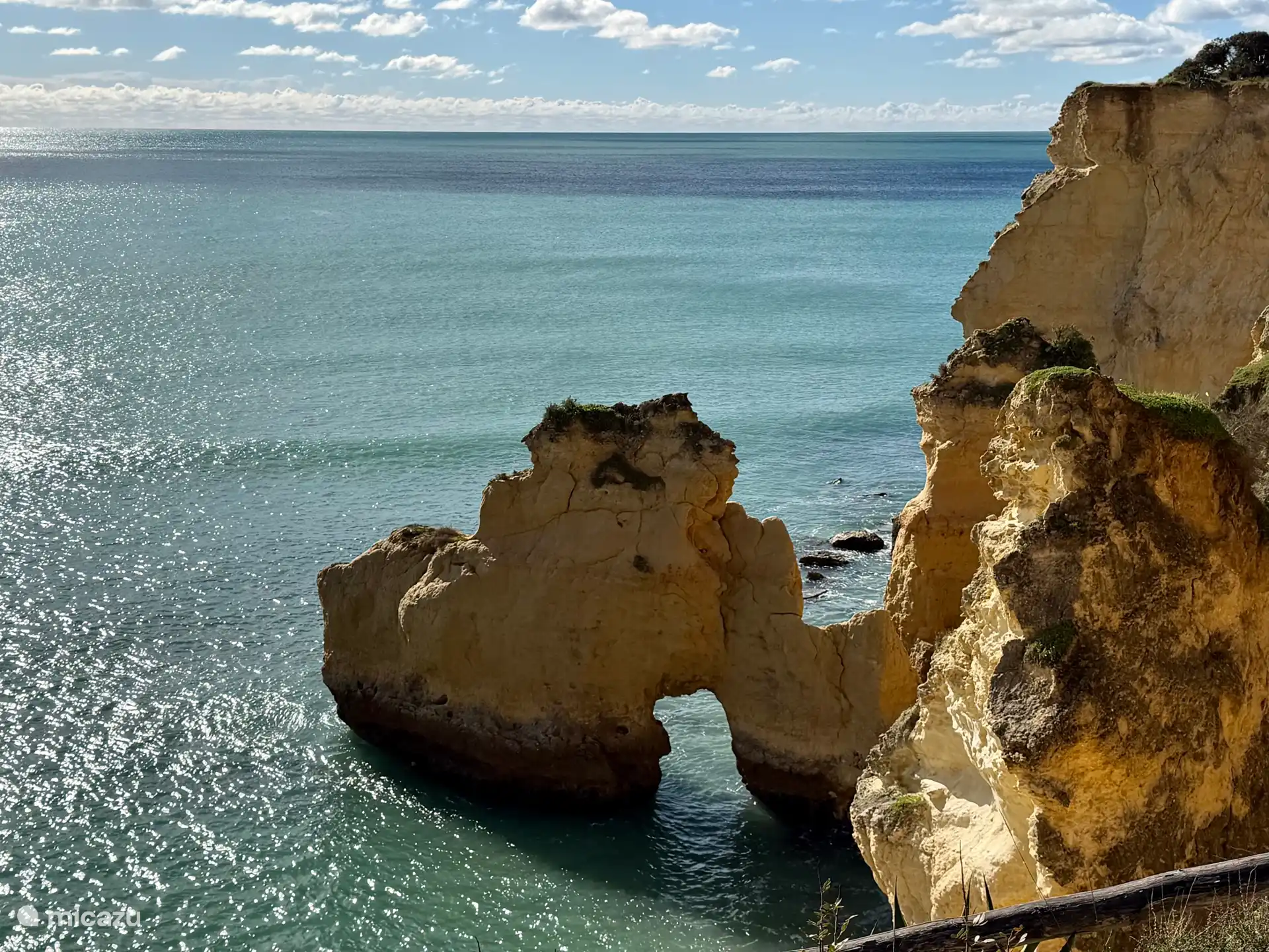 La impresionante costa rocosa de Armação de Pera. A 10 minutos en coche desde el Arco