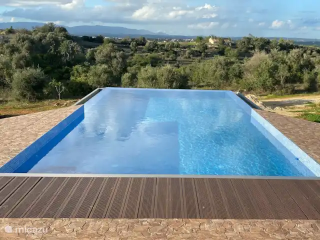 Location de Vacances Portugal, Algarve, Lagoa, villa - Casa Cipreste Piscine à débordement avec vue sur le paysage montagneux de Moncique