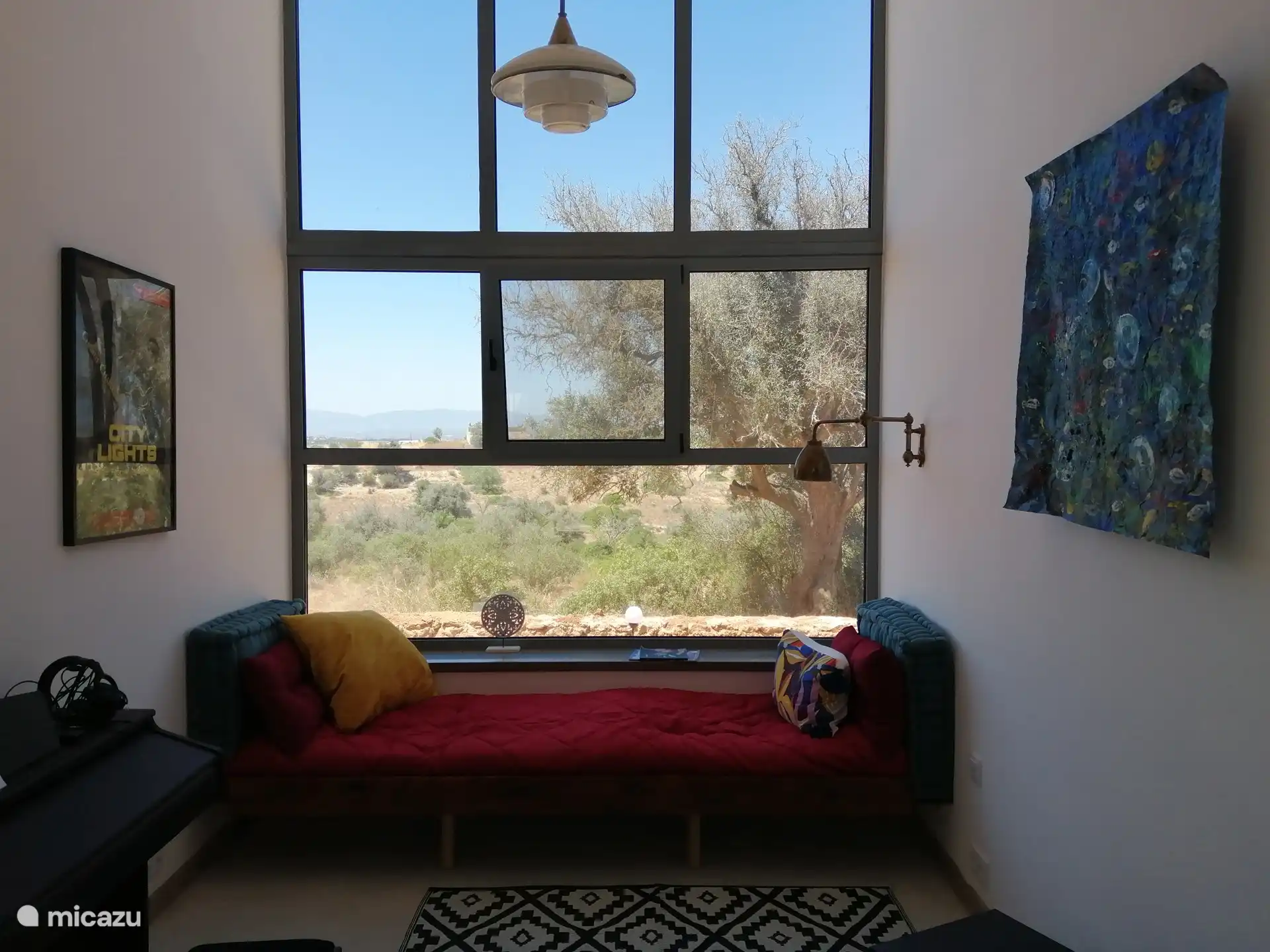 Extra sleeping place, optional.