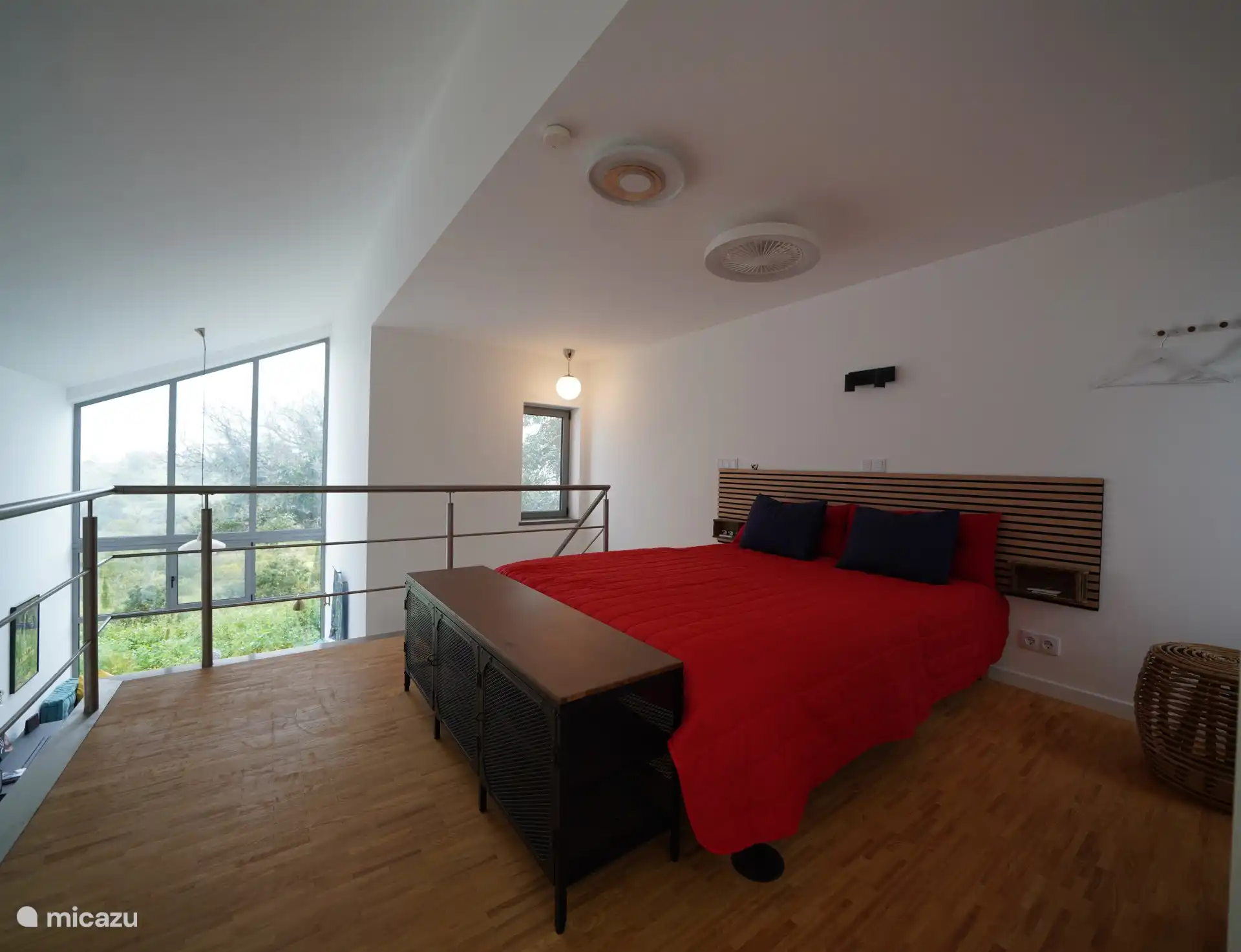 Slaapruimte op de videverdieping met comfortabel bed (1,60m x 2,00m)