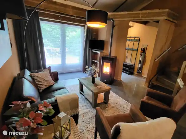 't Koenenhoesie | Pays-Bas, Drenthe, Diever - appartement Coin salon avec poêle à granulés et portes-fenêtres
