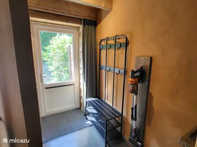't Koenenhoesie | Pays-Bas, Drenthe, Diever - appartement Hall/Entrée avec armoire