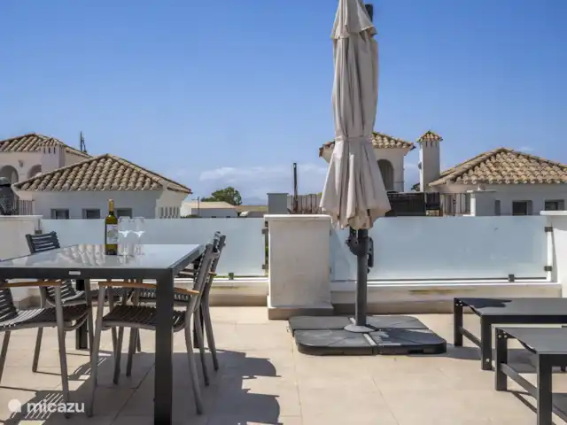 Casa Pitufo huren in Spanje, Murcia, Torre-Pacheco - villa Zonneterras 1ste verdiep, met een flesje Spaanse wijn die je zult vinden in het welkomstpakket.