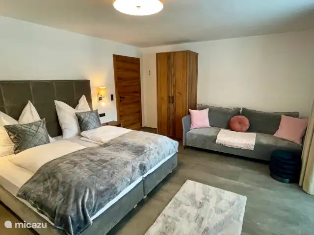 Location de Vacances Autriche, Tyrol, Gerlos, appartement - Appartement avec terrasse Chambre avec lit double et à partir de décembre 2025 pas de canapé-lit mais un lit superposé