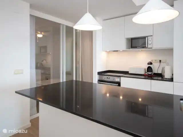 La Cala de Mijas | Espagne, Costa del Sol, La Cala de Mijas - appartement Cuisine avec vue sur la deuxième chambre