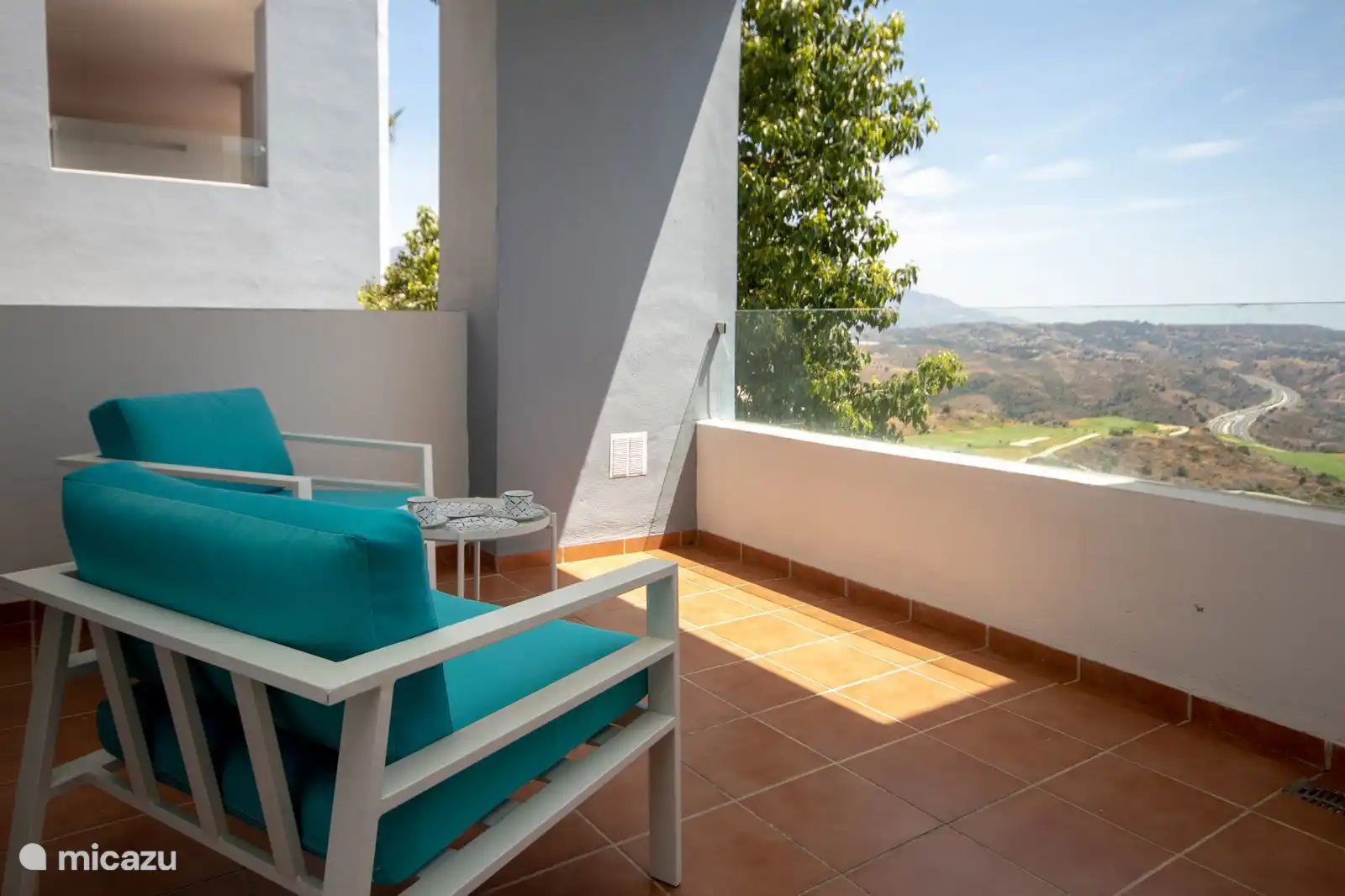 Porche acristalado muy grande