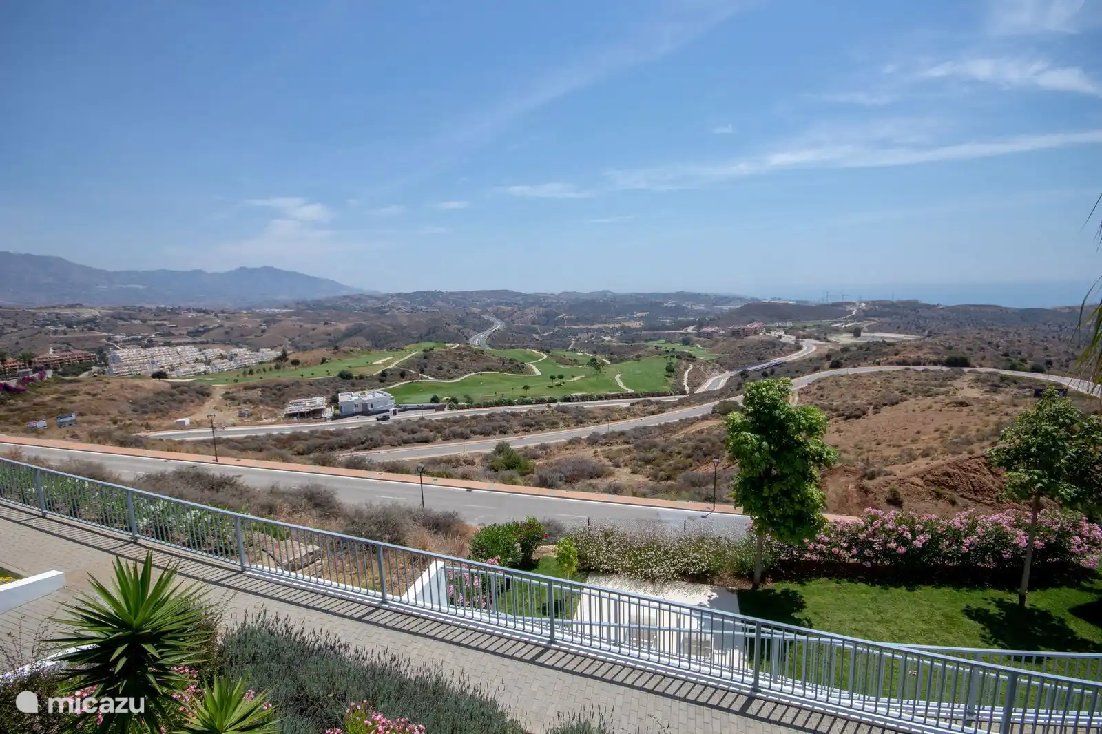Vistas al campo de golf y al Mediterr&#225;neo