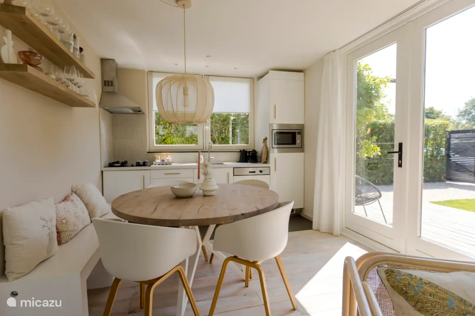 Die Küche und der Essbereich