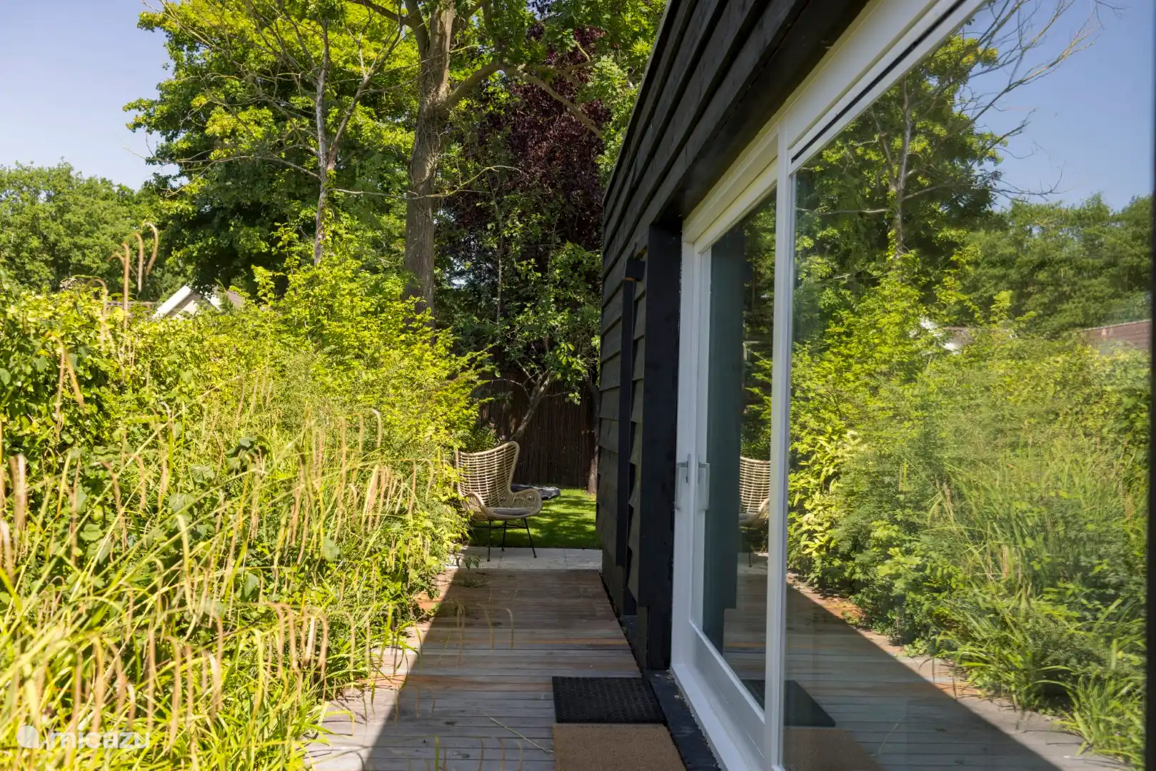 Wunderschön im Grünen gelegen. Mit absoluter Privatsphäre auf allen Seiten