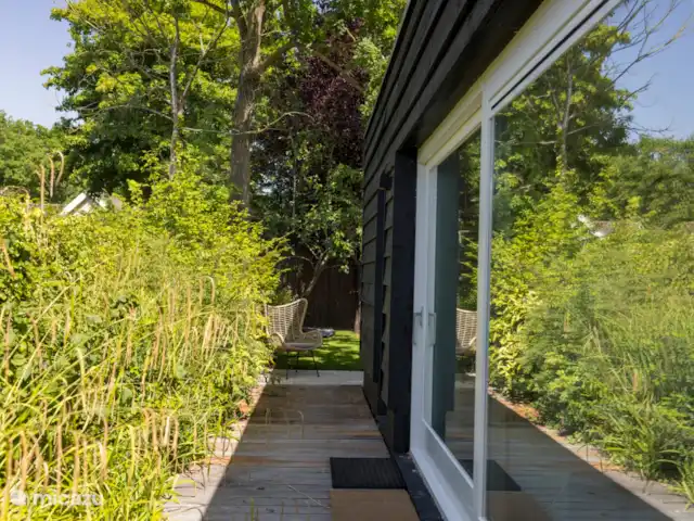 Chalet au bord de la plage avec piscine | Pays-Bas, Zélande, Baarland - bungalow Magnifiquement situé dans la verdure. Avec une intimité totale de tous les côtés