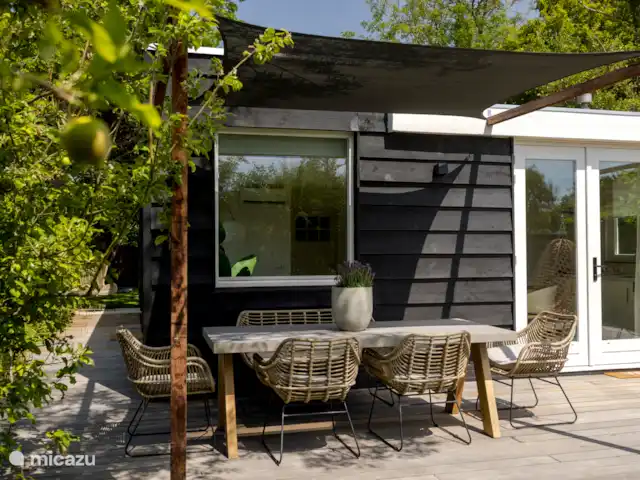 Chalet au bord de la plage avec piscine | Pays-Bas, Zélande, Baarland - bungalow Salle à manger devant la maison