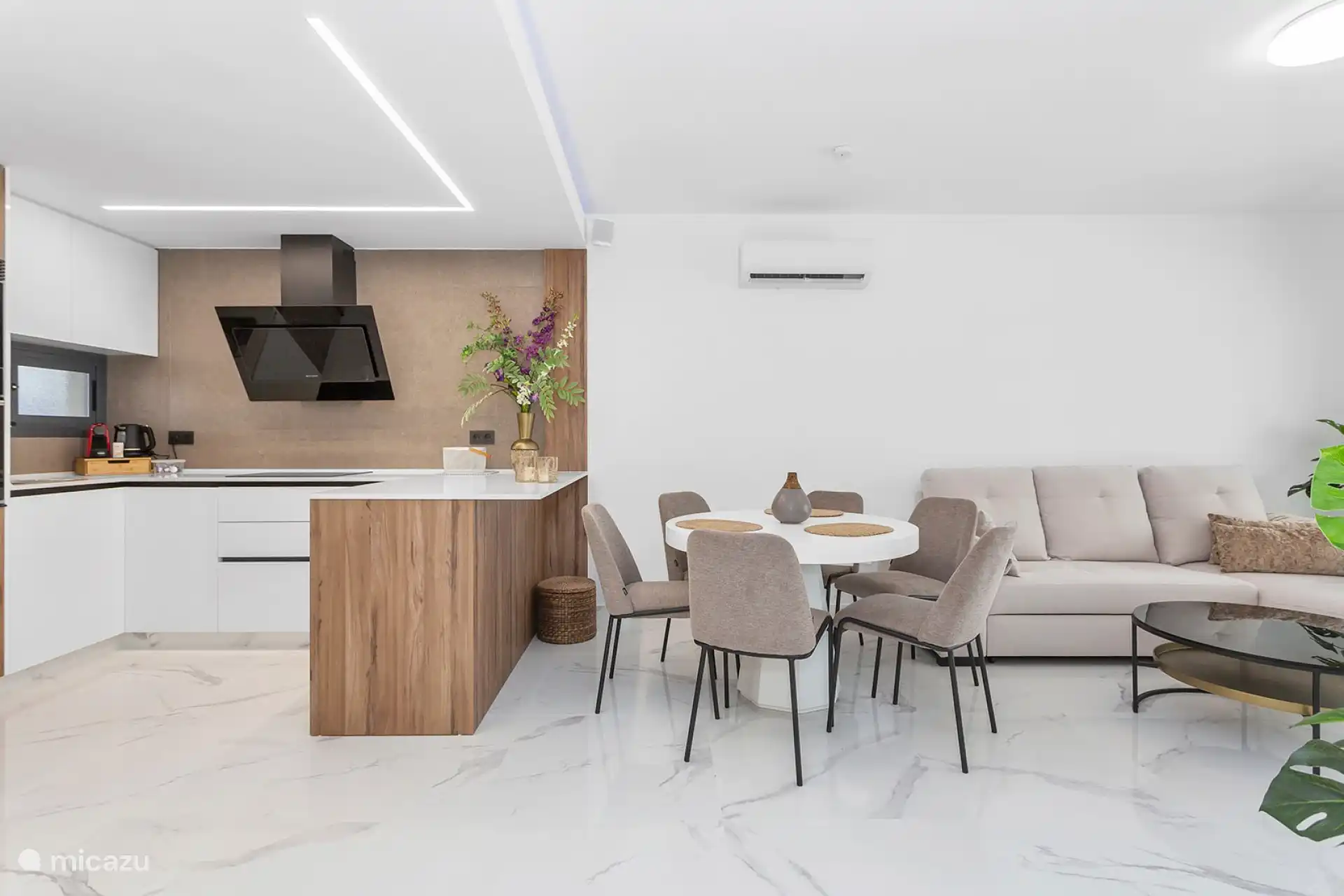 Mesa de comedor interior