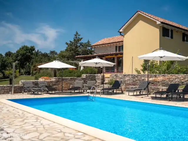 Villa Vinela huren in Kroatië, Istrië, Buje - villa zwembad en ligbedden