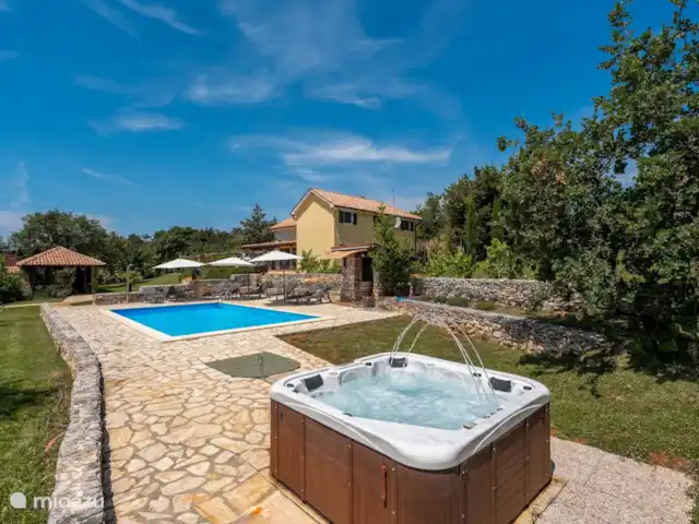 Villa Vinela huren in Kroatië, Istrië, Buje - villa jacuzzi en zwembad