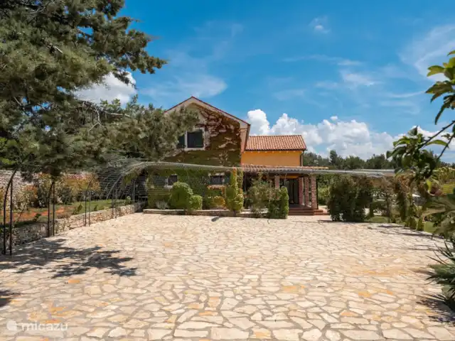 Villa Vinela huren in Kroatië, Istrië, Buje - villa parkeerplaatsen