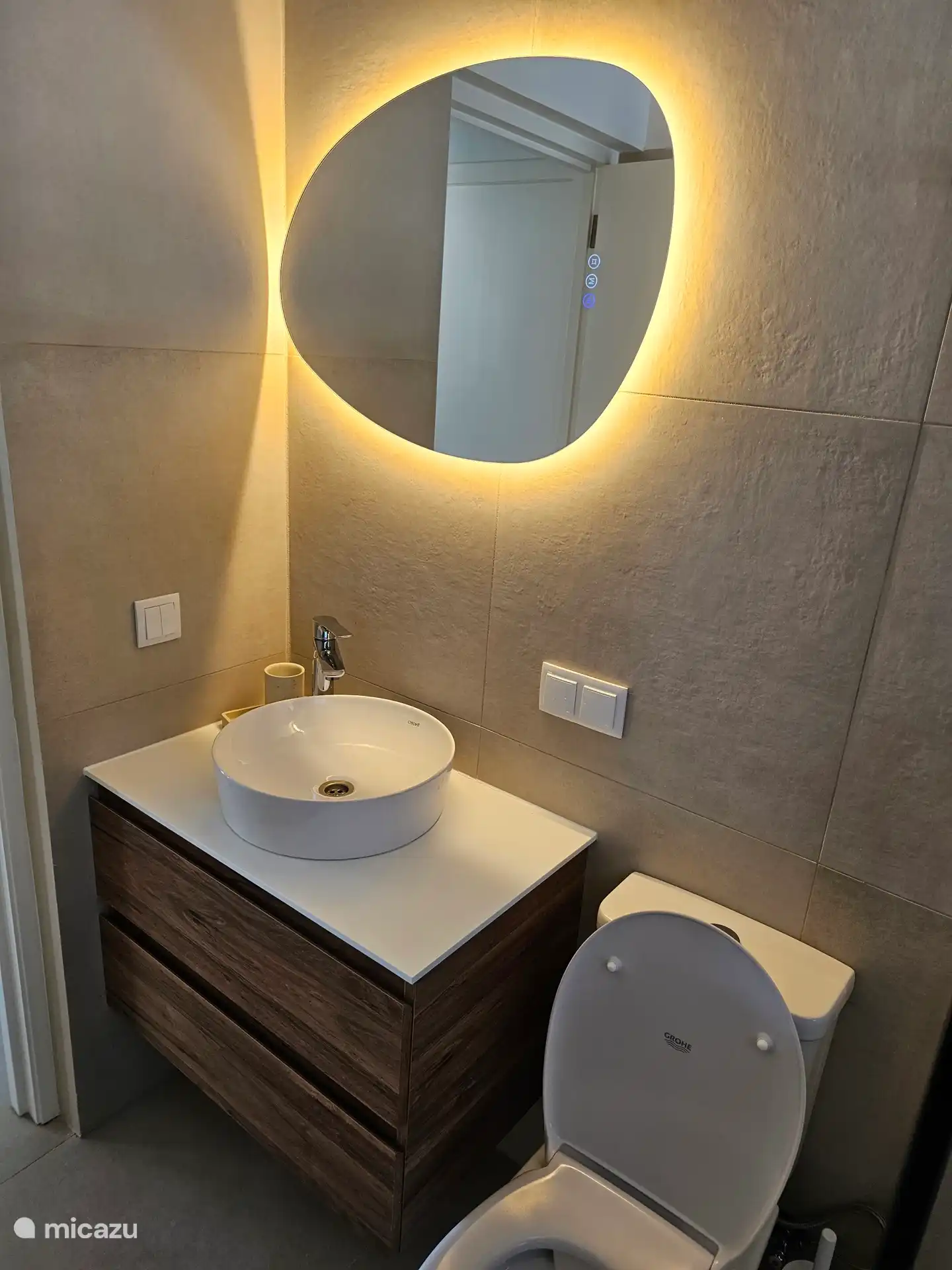 Badezimmer 2 befindet sich zwischen Schlafzimmer 2 und 3