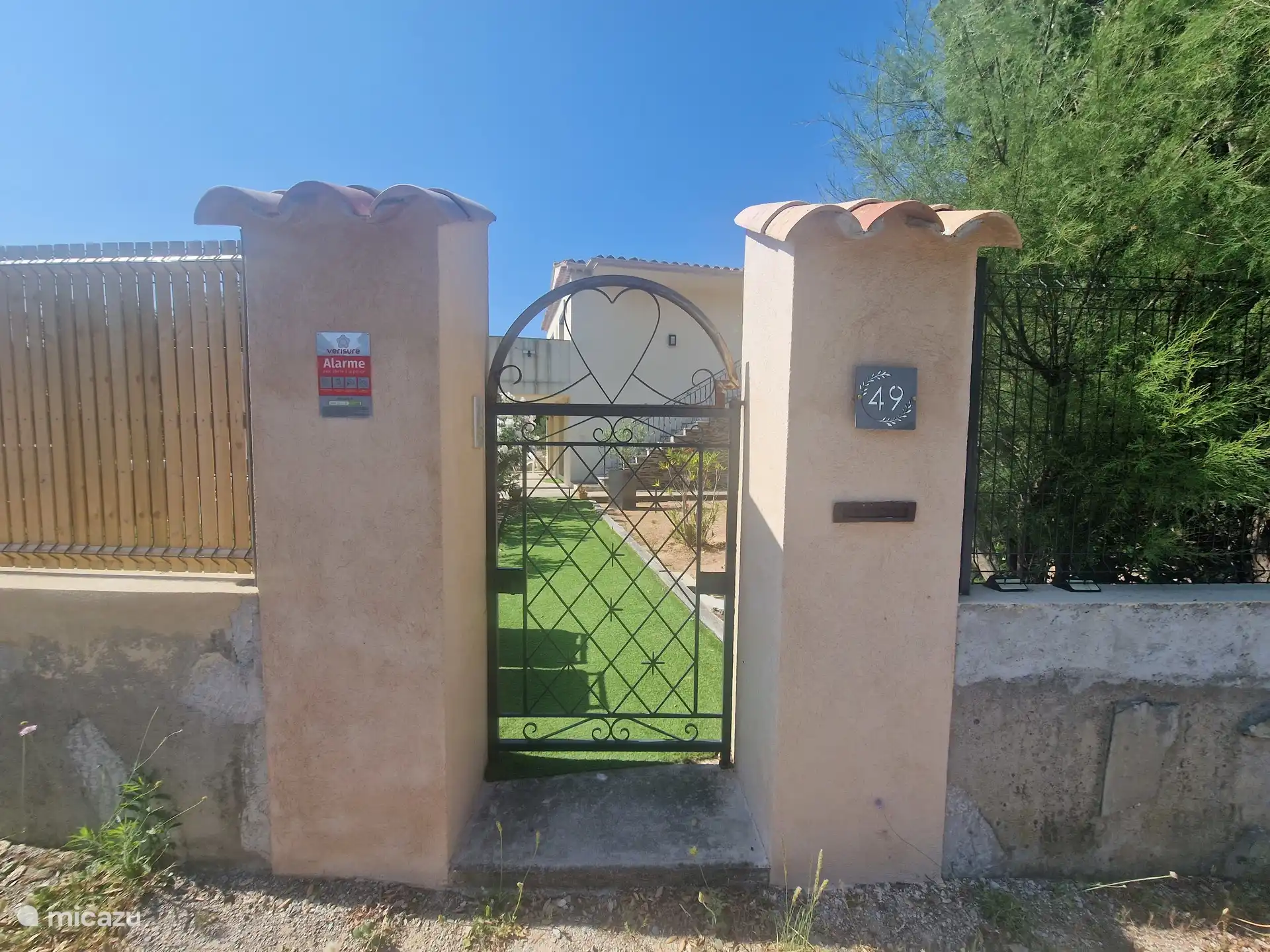 Eingang zur Wohnung von der Straßenseite