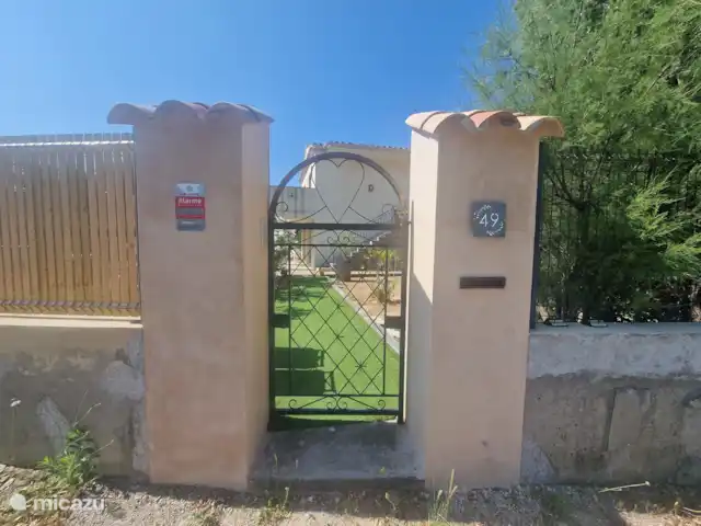 appartement huren in Frankrijk, Côte d´Azur, Grimaud – Appartement Elomarisa Ingang naar het appartement vanaf de straatzijde