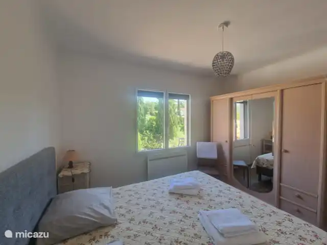 appartement huren in Frankrijk, Côte d´Azur, Grimaud – Appartement Elomarisa Tweepersoonsslaapkamer met airco en kledingkast