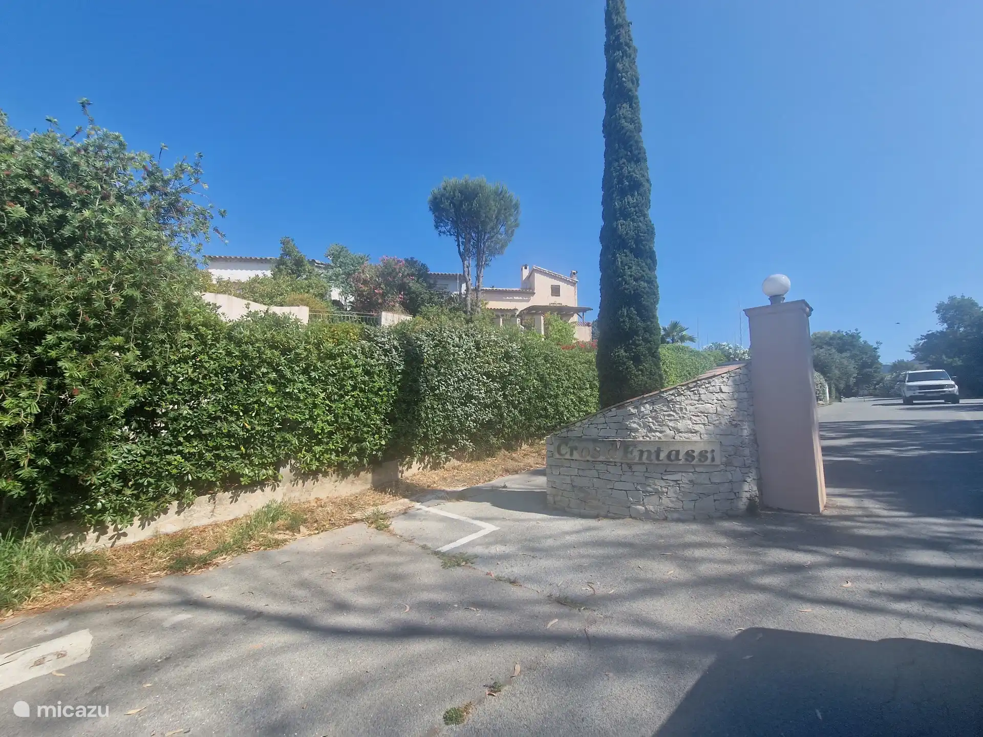 Eingang zur Domaine le Cros d'Entassi