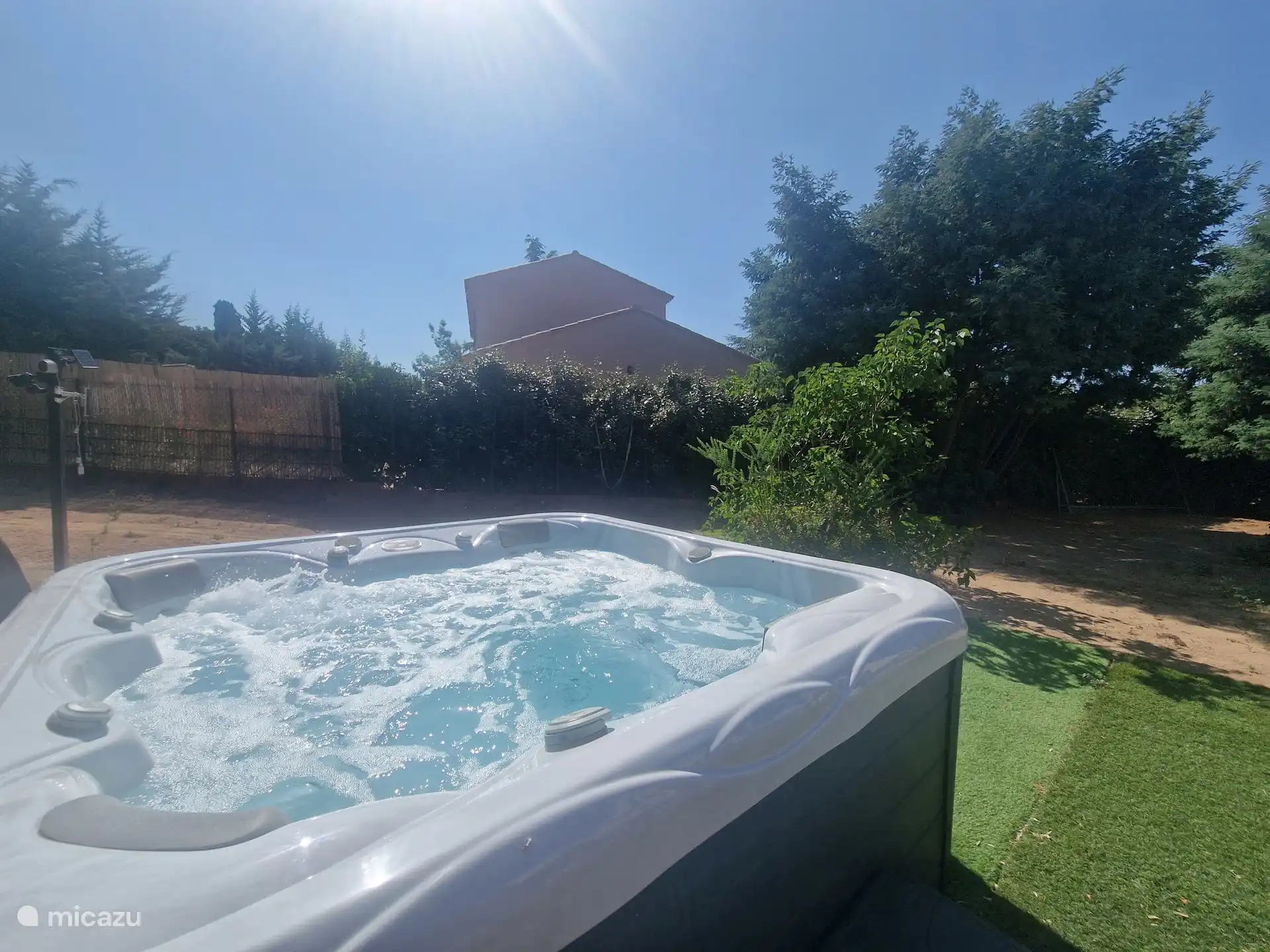 Whirlpool für 6 Personen