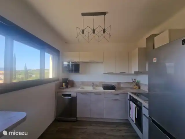 appartement huren in Frankrijk, Côte d´Azur, Grimaud – Appartement Elomarisa Volledige keuken met alle benodigde apparatuur