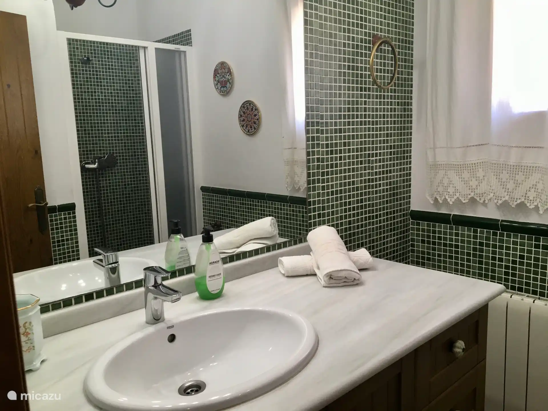 Badezimmer mit Duiche-Kabine