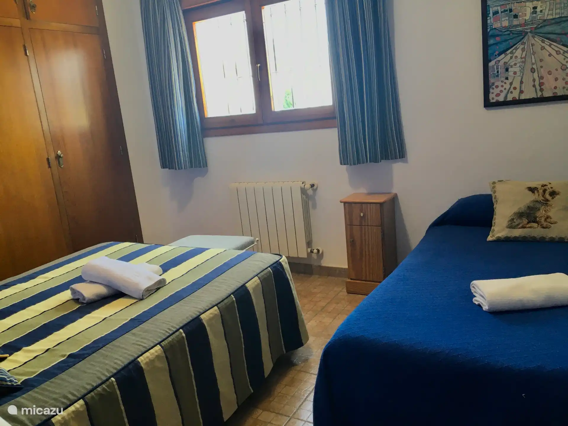 Schlafzimmer mit 2 Betten
