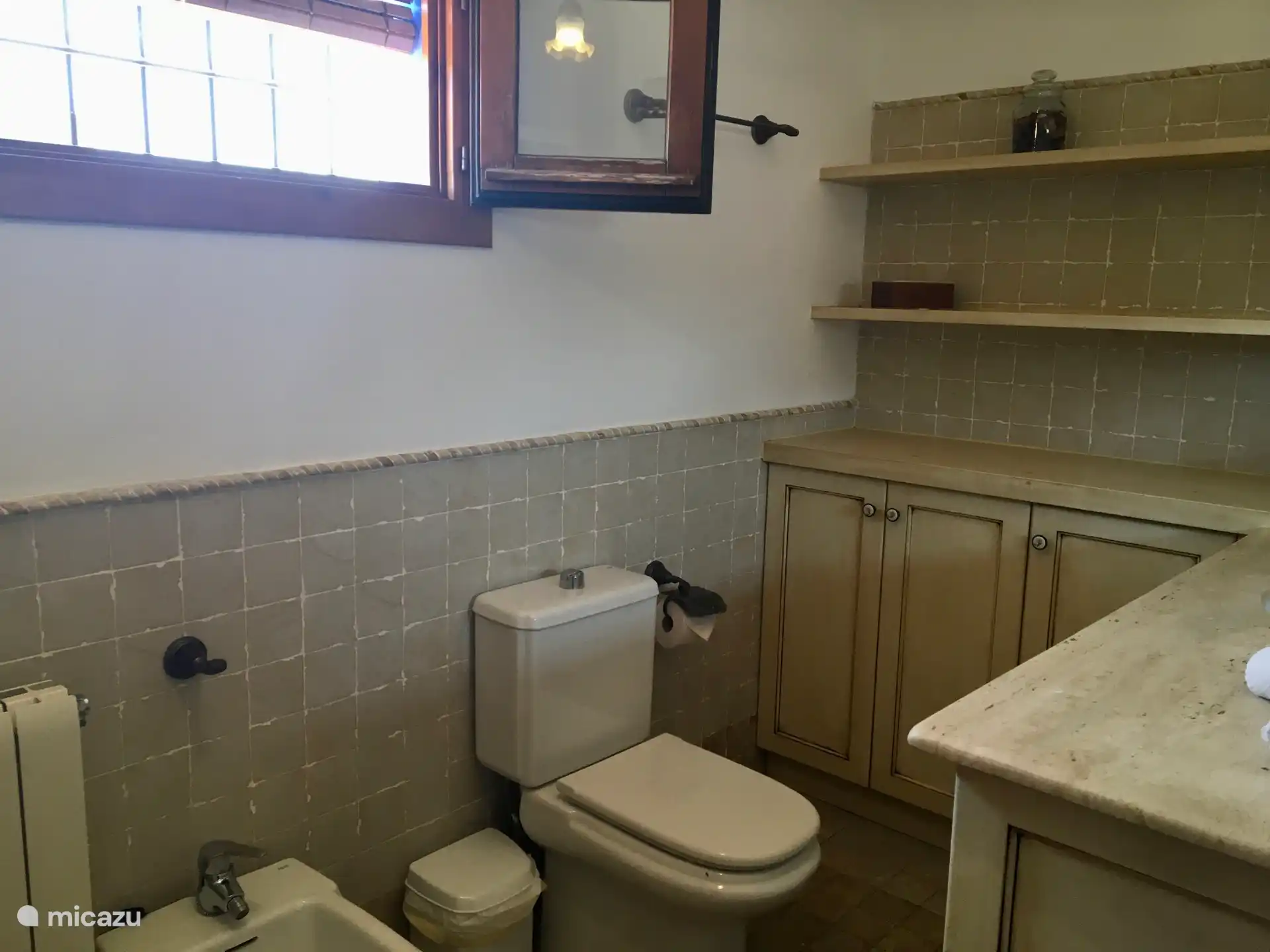 Geräumiges Badezimmer