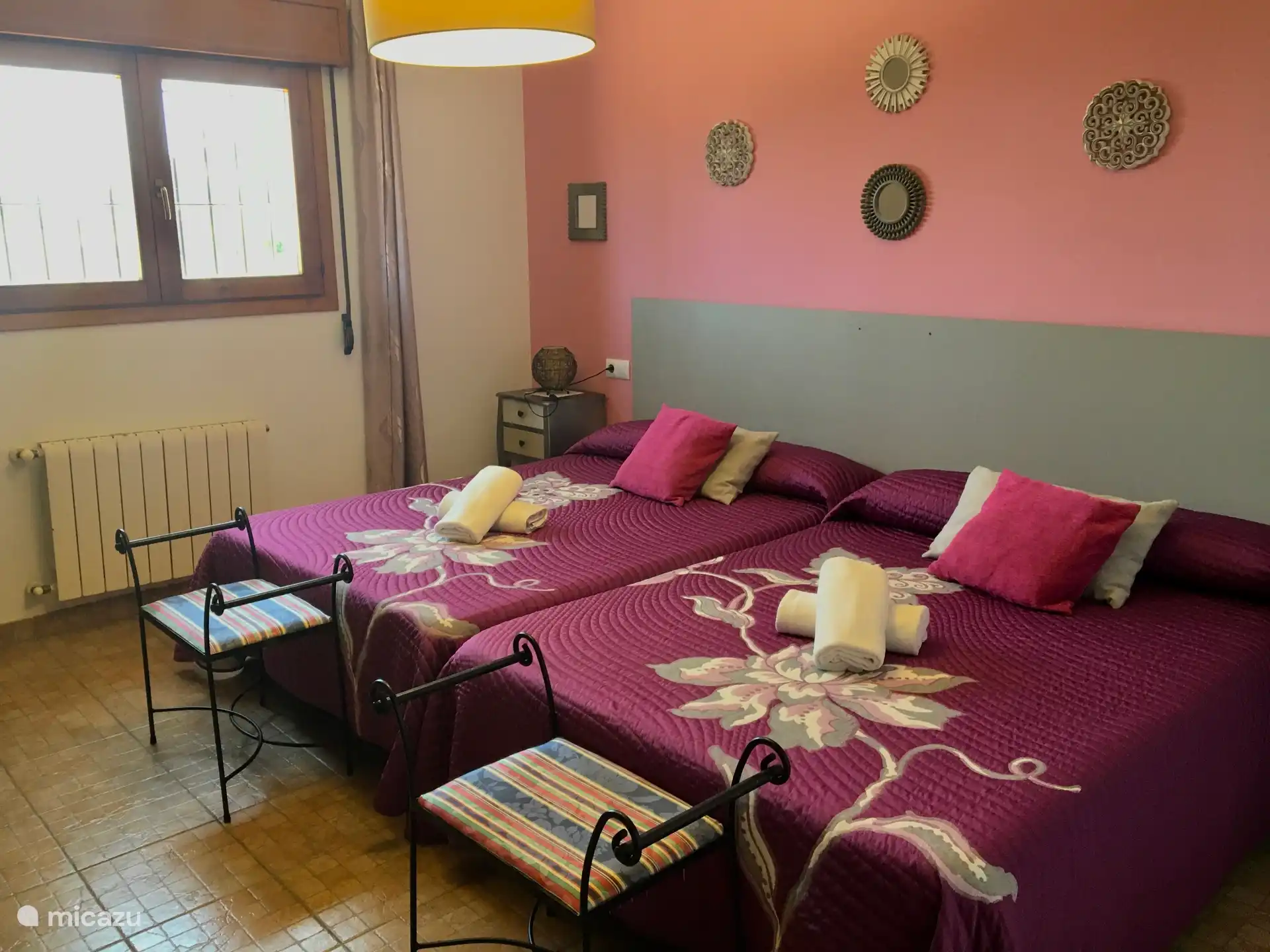 Geräumiges Schlafzimmer mit 2 großen Doppelbetten