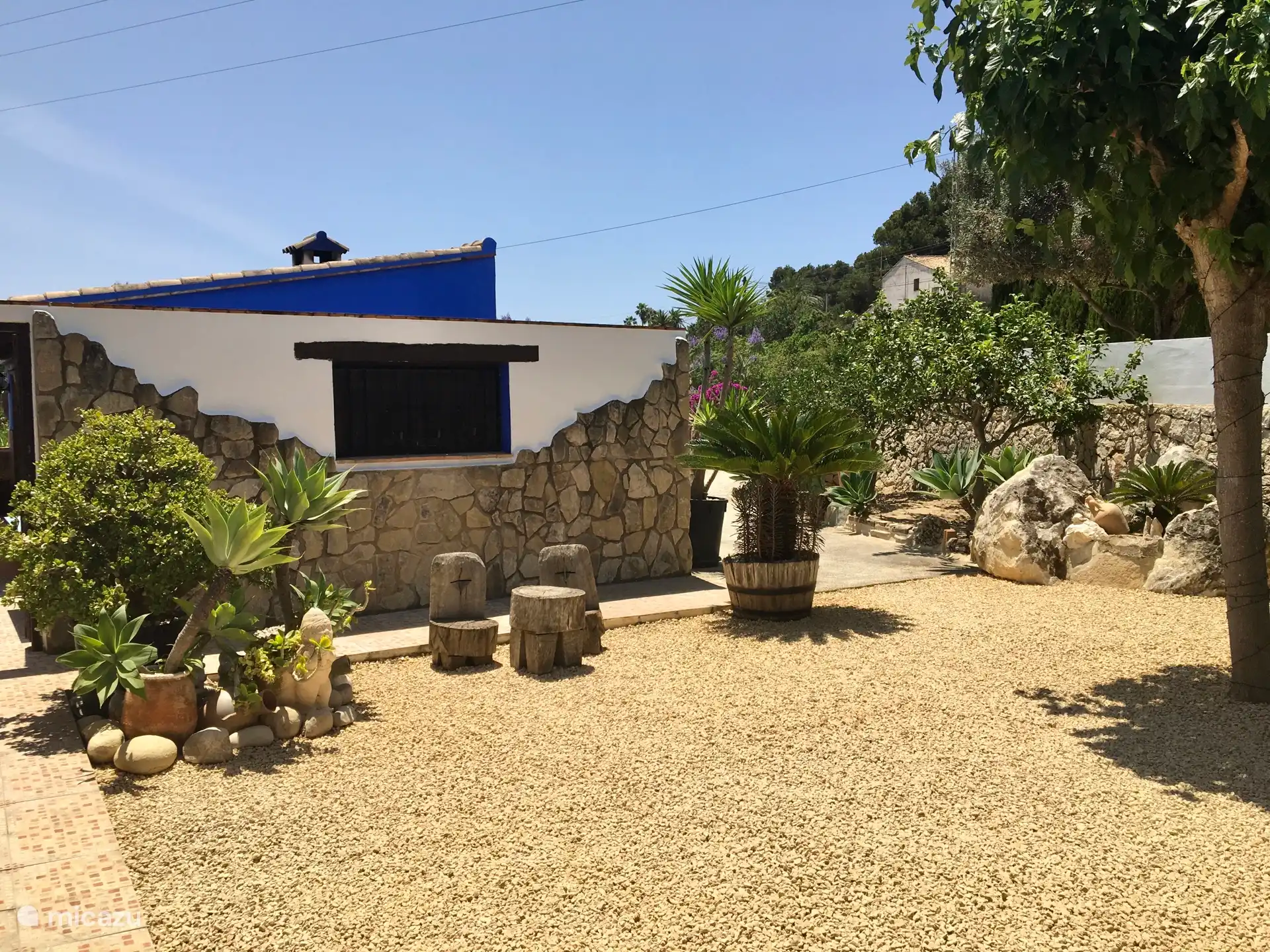 Schön gepflegter Garten, der Sie glücklich macht