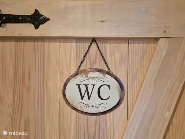 Location de Vacances Belgique, Ardennes, Durbuy, chalet - Tipi d’Amis Le gîte dispose d’un wc séparé au rez-de-chaussée.