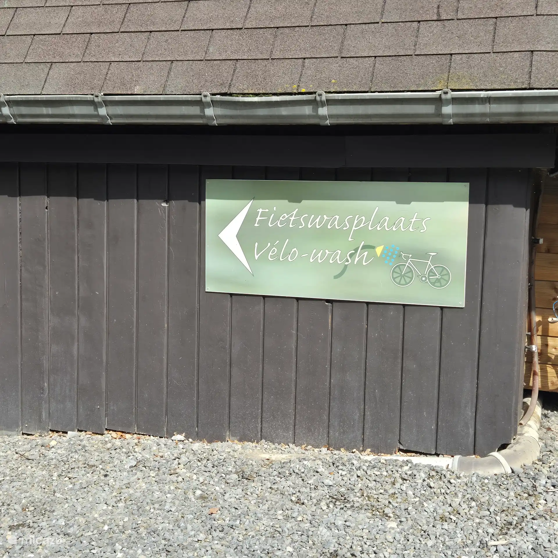 Am Anfang des Parks befindet sich ein Waschplatz für Fahrräder