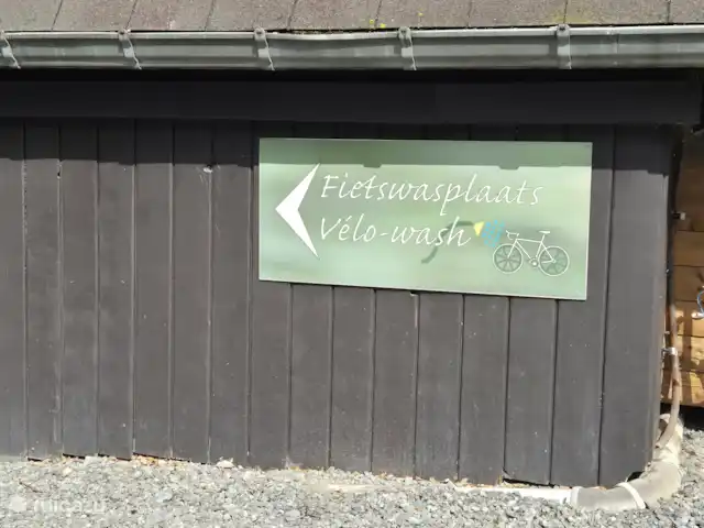 Location de Vacances Belgique, Ardennes, Durbuy, chalet - Tipi d’Amis Au début du parc se trouve une zone de lavage pour les vélos
