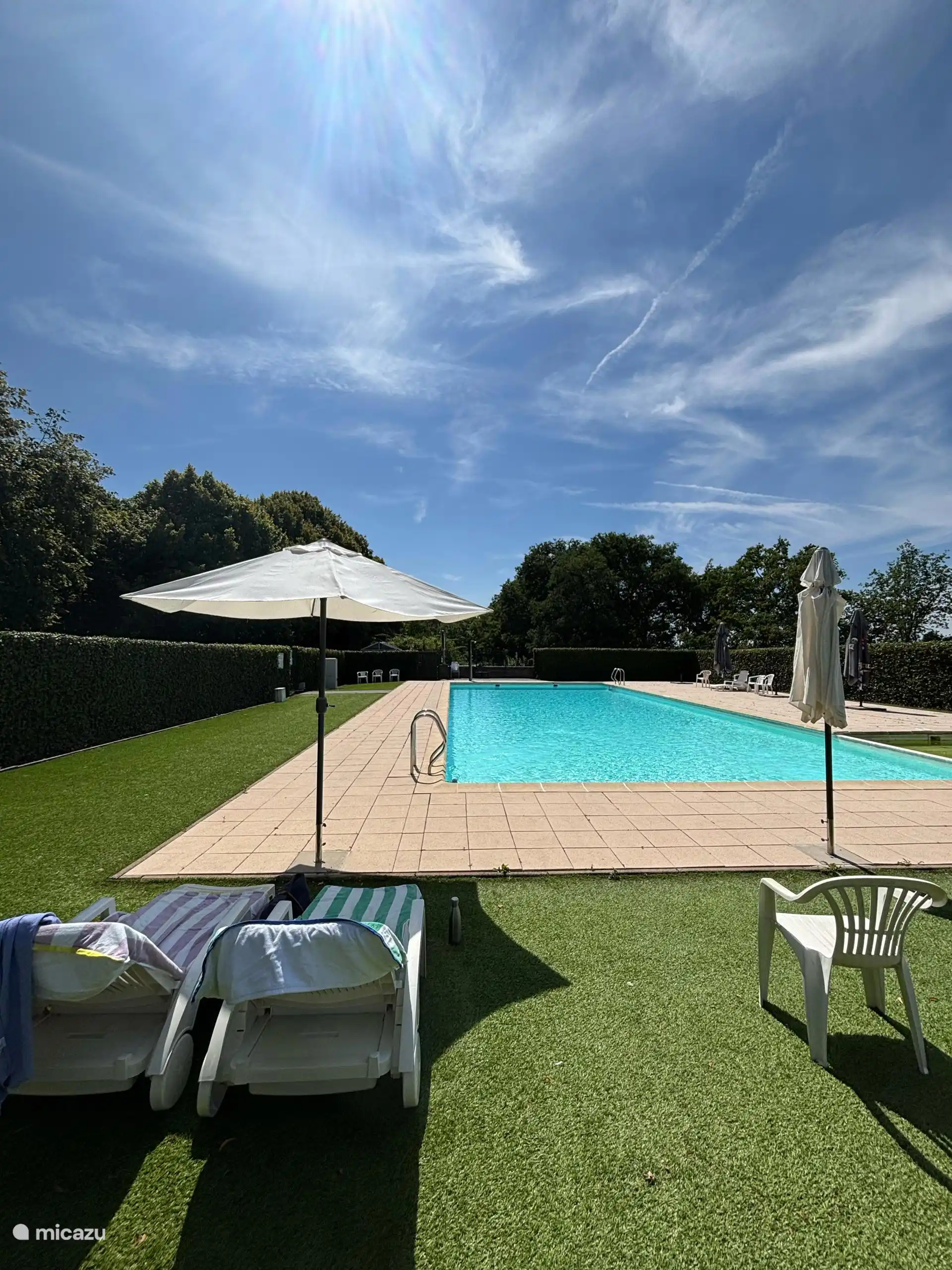 Schwimmbad, das zum Community Resort gehört