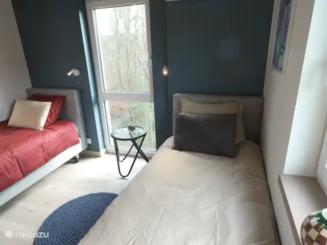 Moose Lodge Durbuy | Belgique, Ardennes, Barvaux-sur-Ourthe - maison de vacances La chambre bleue avec vue sur la forêt