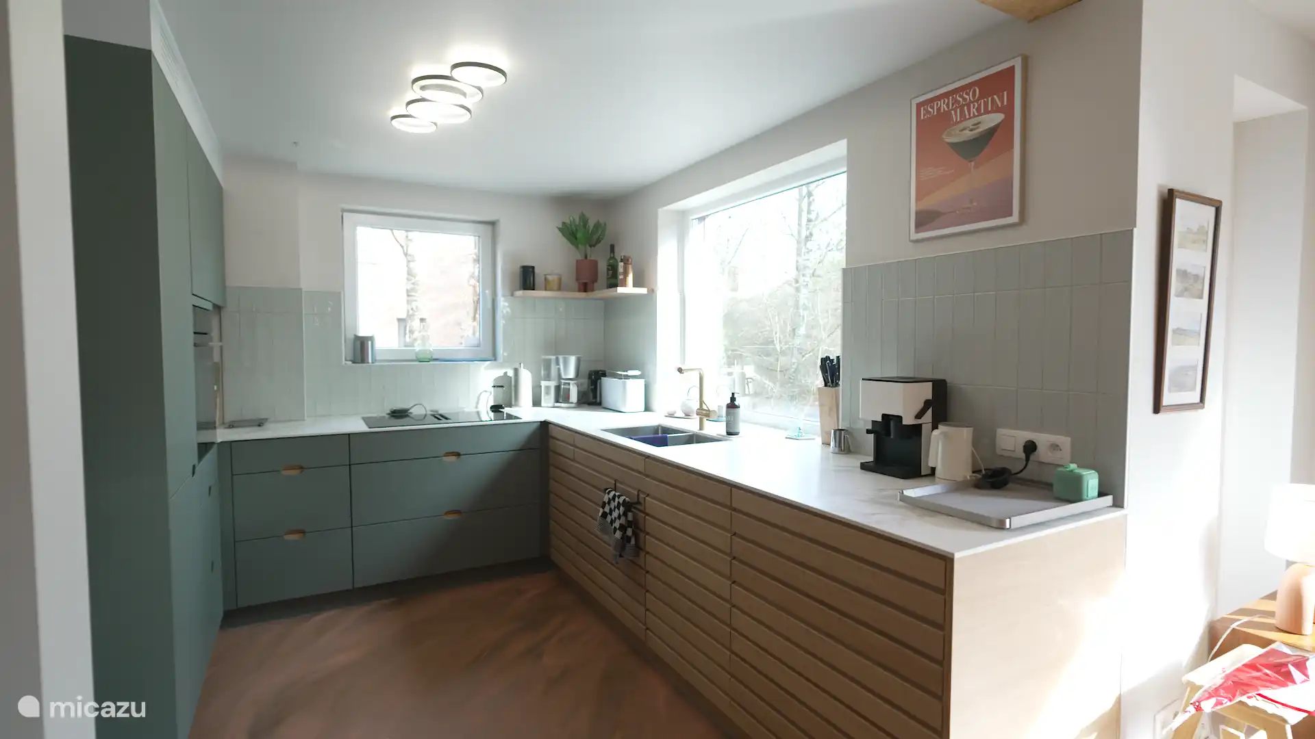 Schöne, gut ausgestattete Küche