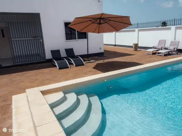 Apto. C de Survillage en Surinam, Paramaribo, Paramaribo - apartamento Piscina y jardín