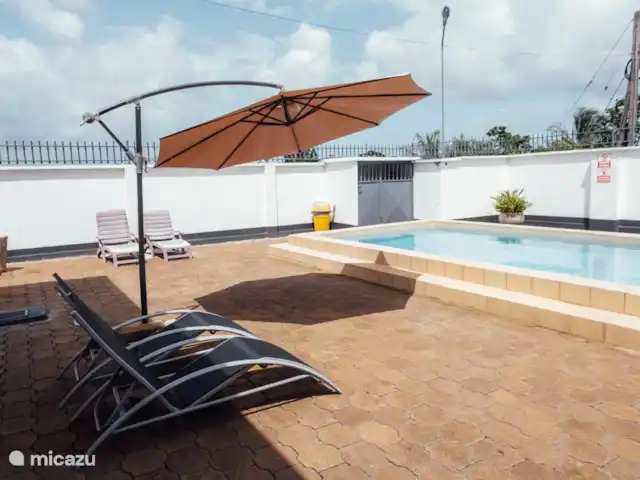 Apto. C de Survillage en Surinam, Paramaribo, Paramaribo - apartamento Piscina y jardín