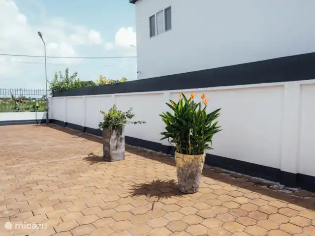 Apto. C de Survillage en Surinam, Paramaribo, Paramaribo - apartamento Patio y valla