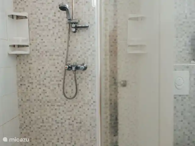 Apto. C de Survillage en Surinam, Paramaribo, Paramaribo - apartamento baño