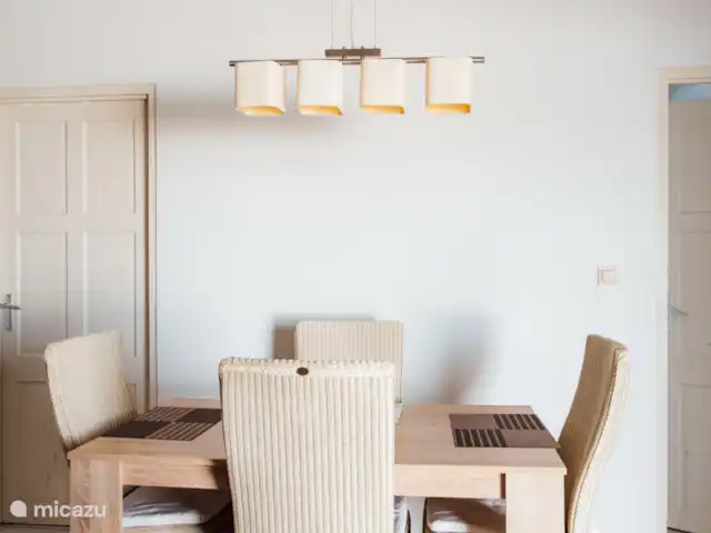 Apto. C de Survillage en Surinam, Paramaribo, Paramaribo - apartamento Mesa de comedor