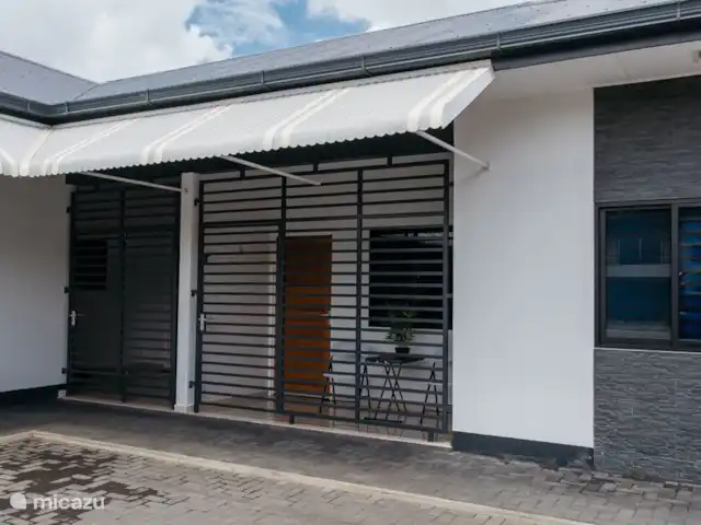 apartamento en Surinam, Paramaribo, Paramaribo –  Avenue Gideon apto. 1 Frente del apartamento