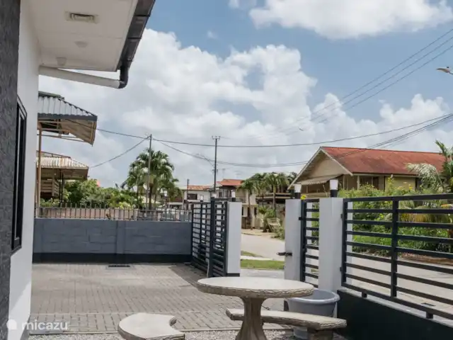 apartamento en Surinam, Paramaribo, Paramaribo –  Avenue Gideon apto. 2 Asientos en el patio