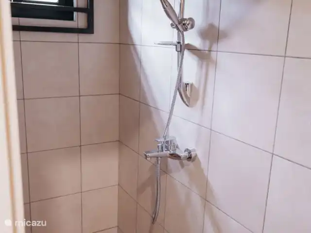 apartamento en Surinam, Paramaribo, Paramaribo –  Avenue Gideon apto. 2 Ducha