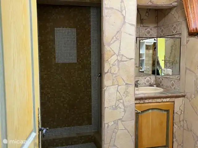 DOMAINE DE ST. AMOUR / LA CASA RURAL en Francia, Var, Trans-en-Provence - casa rural / cabaña Baño bain_2