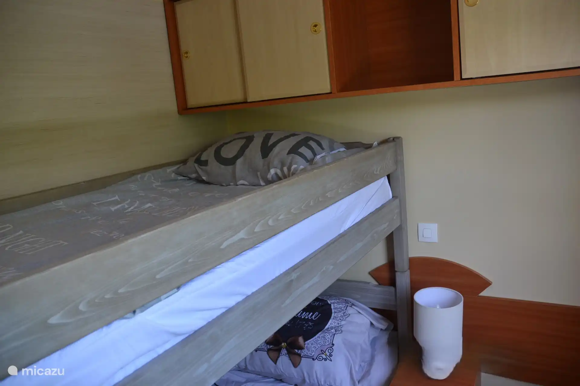 Dormitorio con literas